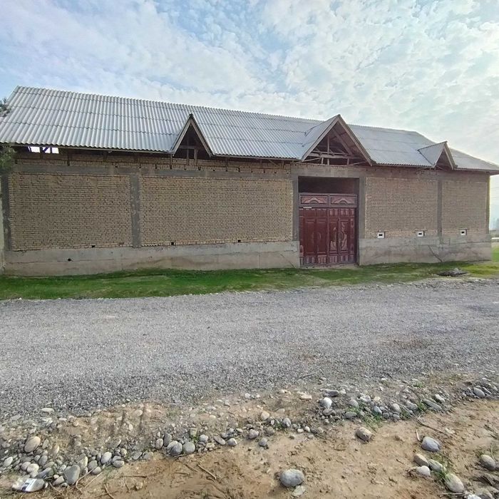 Andijon tumanida hovli uy sotiladi