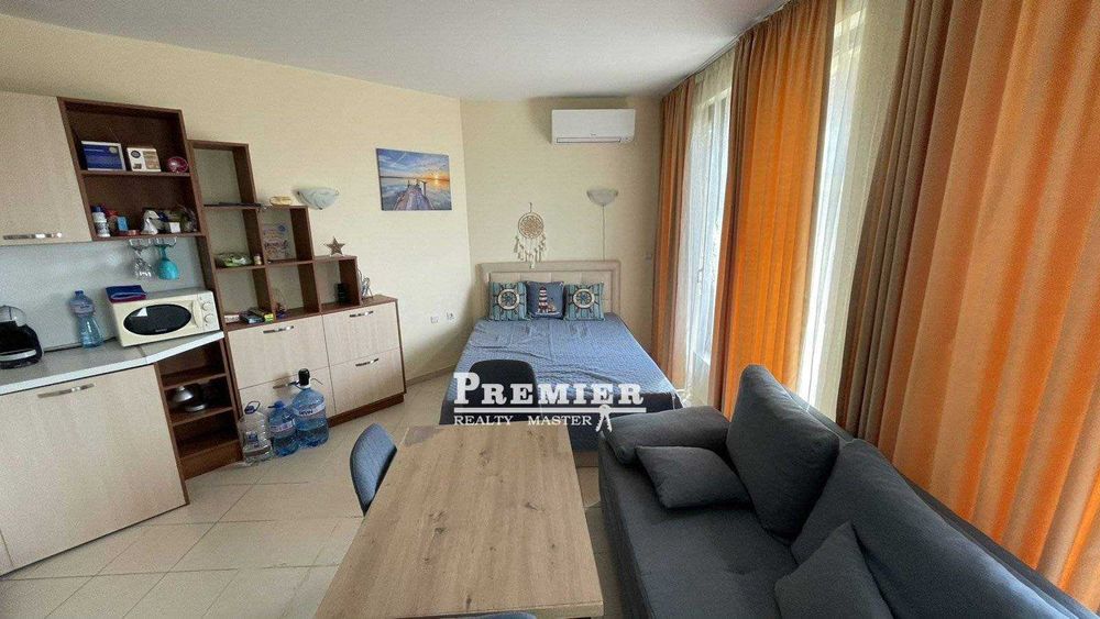 Просторно студио в Равда се продава в жилищна сграда без такса поддръжка.