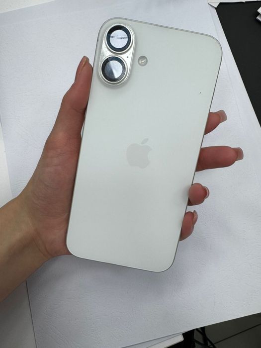 Iphone 16 plus цвет белый