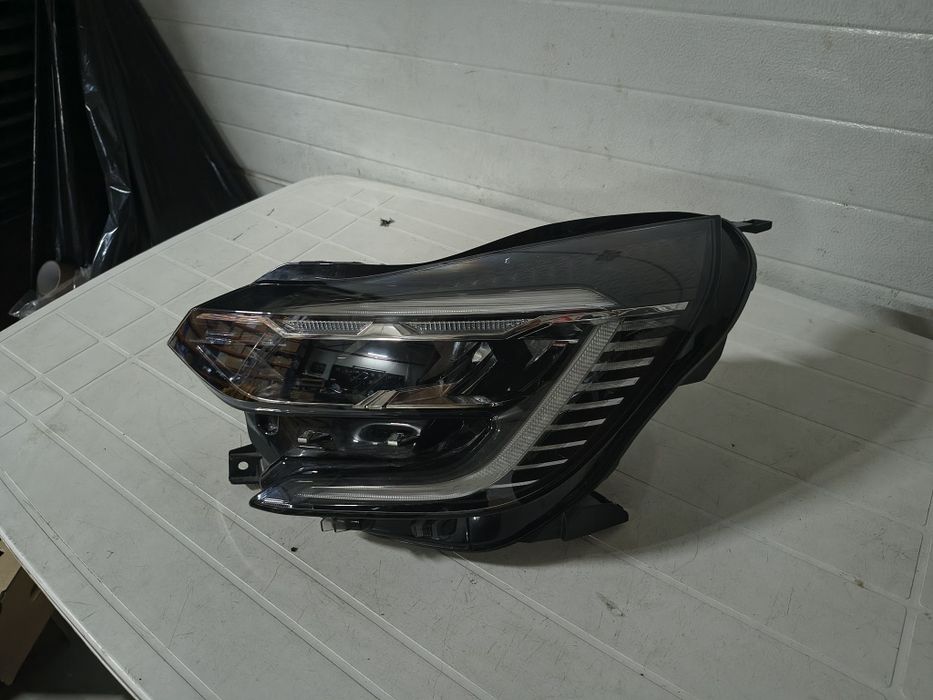 Far stânga captur 2 cod 269690734R