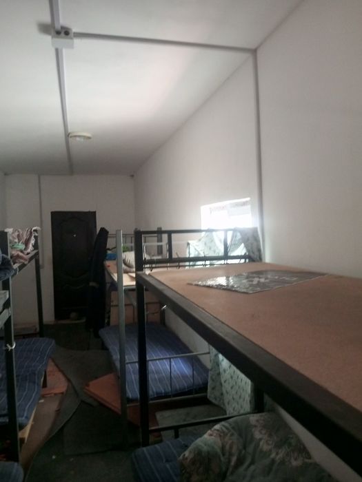 Konteyner sotiladi krovati bilan