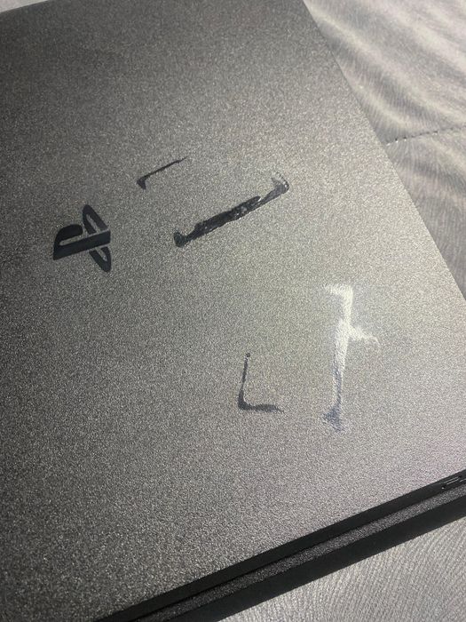 Продам пс4 слим на 1тб