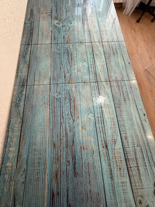 Стол продается обеденный стол