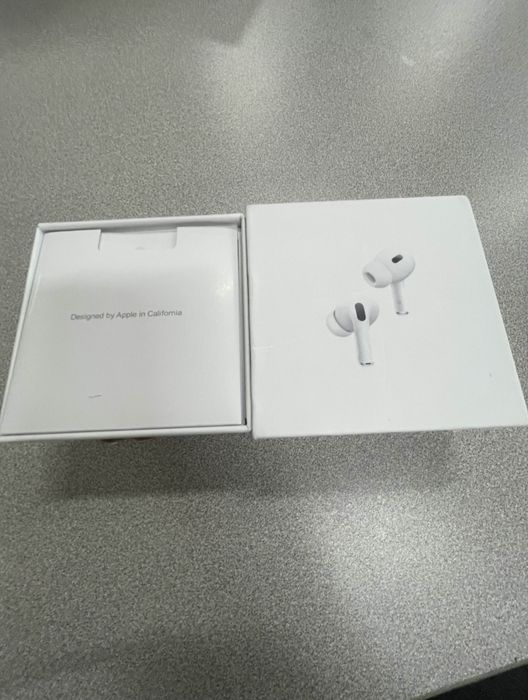 Apple AirPods Pro (generația 2) –