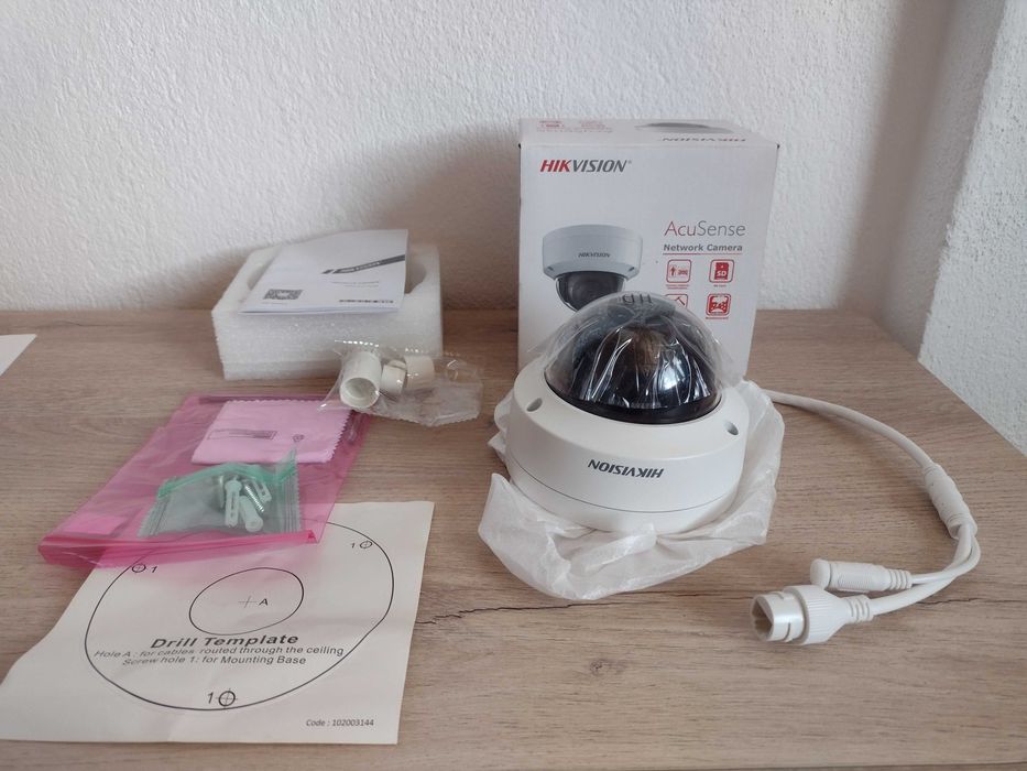 Камера Hikvision AcuSense Dome IP Camera 4MP 2.8mm - нова