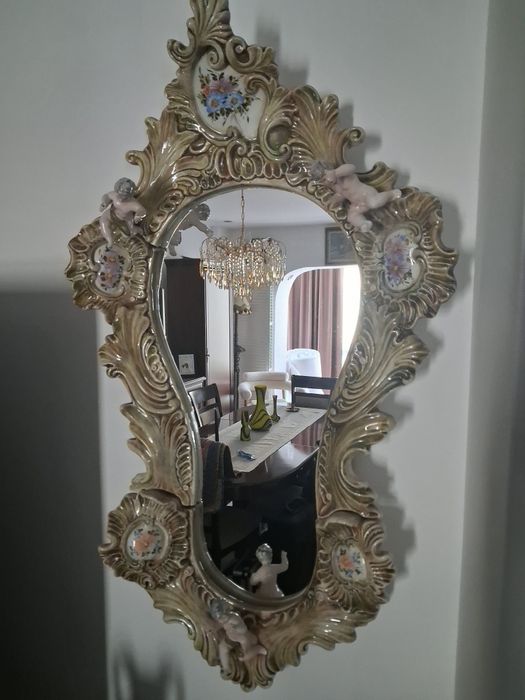 Oglinda de perete de porțelan cu îngeraș veche