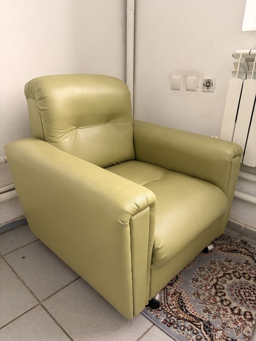 Диван и кресла свежие