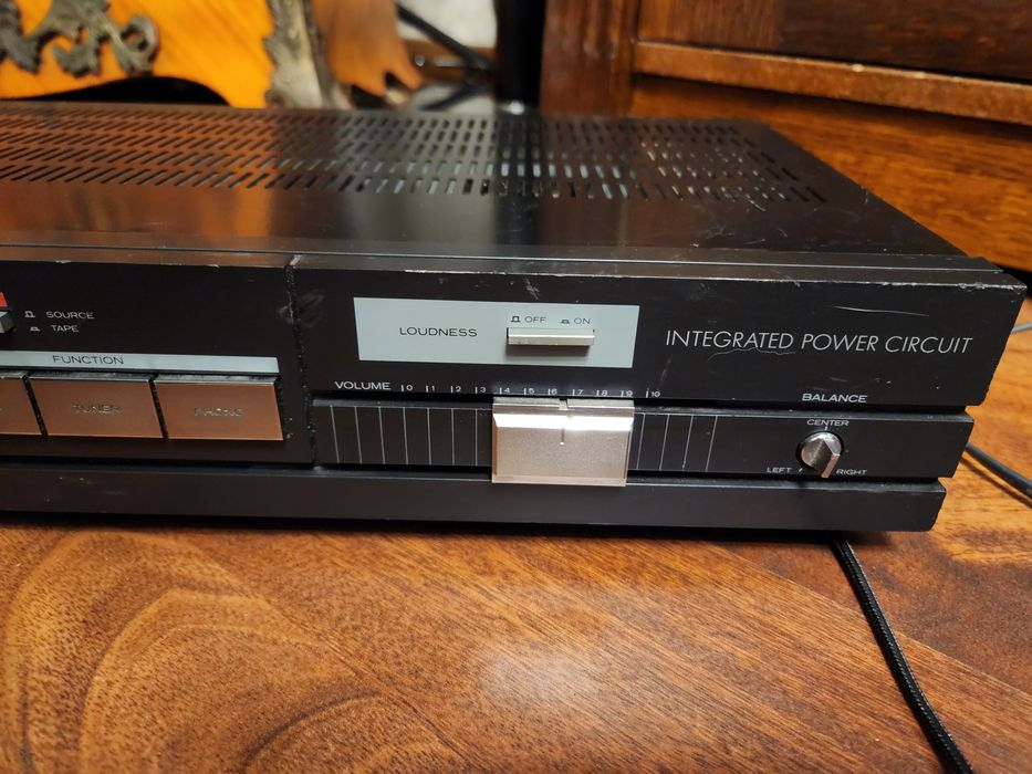 Amplificator  Hitachi și tuner