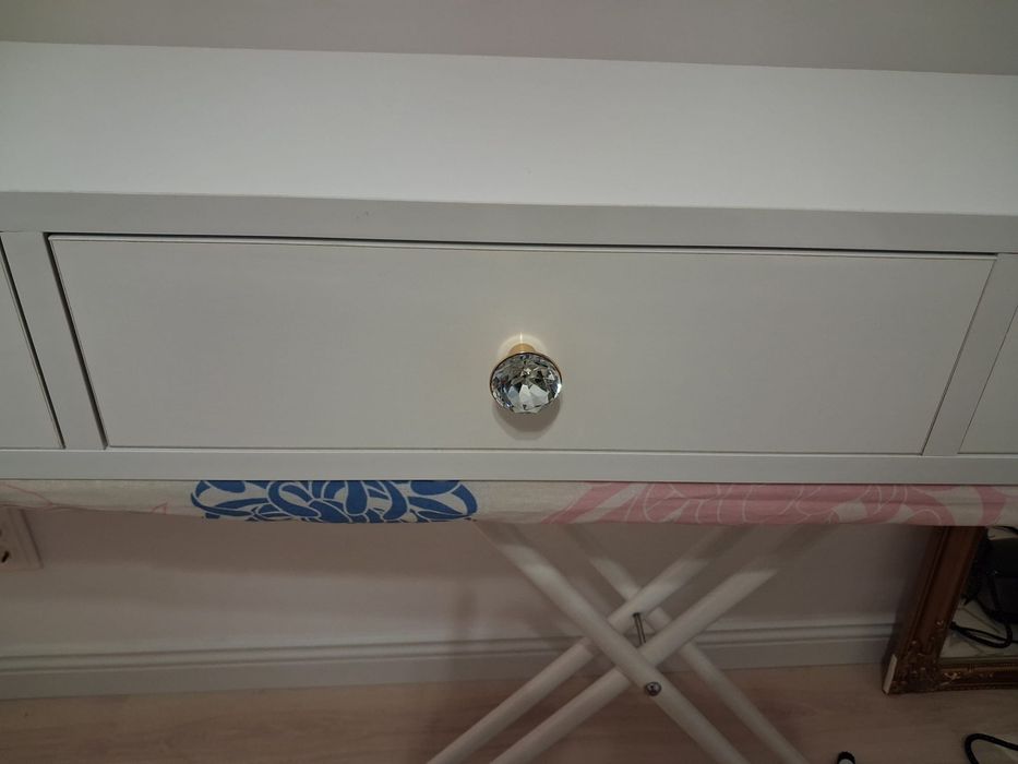 Masa de toaleta lucioasa