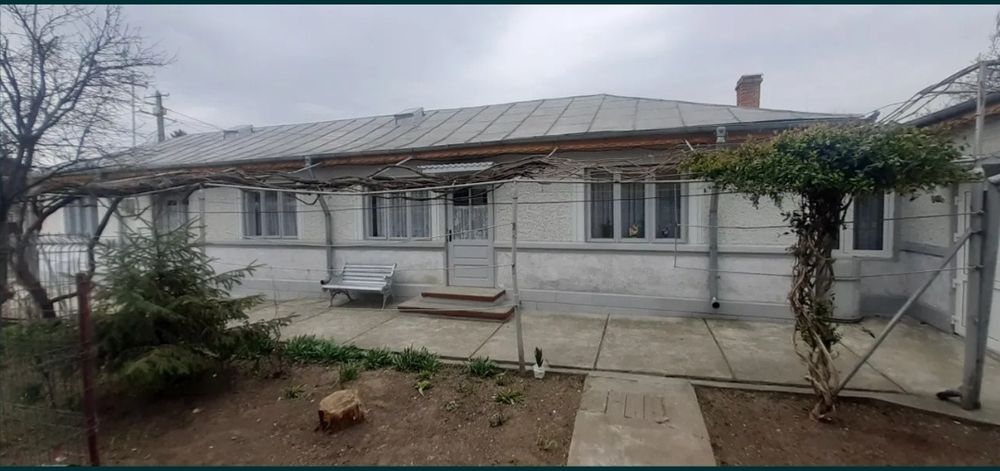 Casă de vanzare cu teren