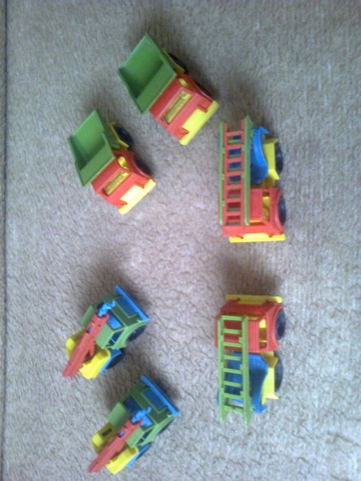 играчки колички; камиончета
