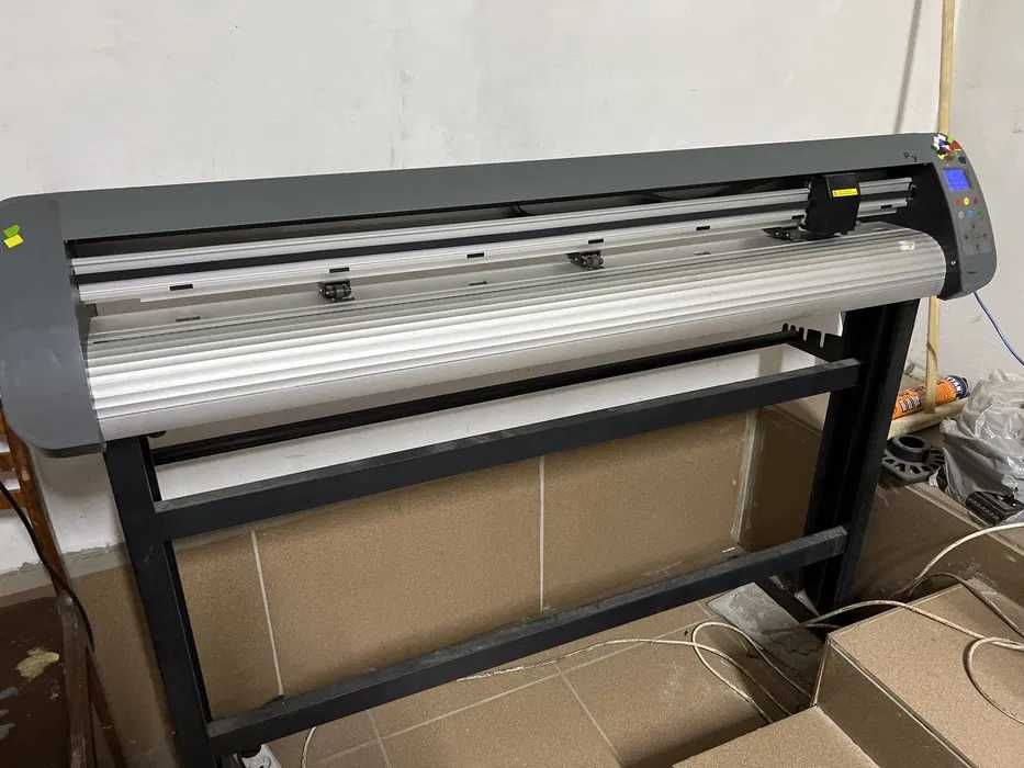 Печать баннер, самоклейка, интерьерный печать, лазер