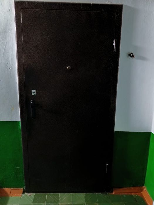 Продам входную дверь