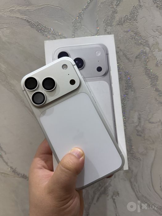 iPhone 17 pro Silver sotiladi
