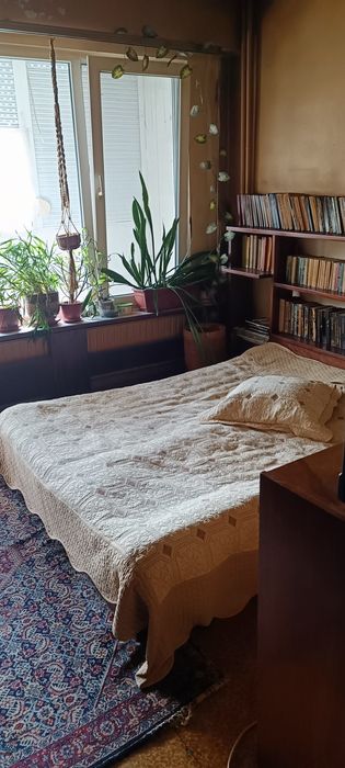 Директно от собственик, продава стандартен двустаен (голяма стая с тераса+спалня+кухня с тераса)ЗА РЕМОНТ