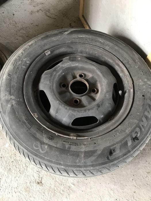 Продам покрышки с дисками 185/70/14