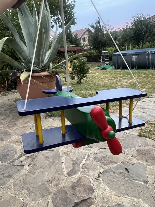 Candelabru din lemn  pentru camera copiilor.