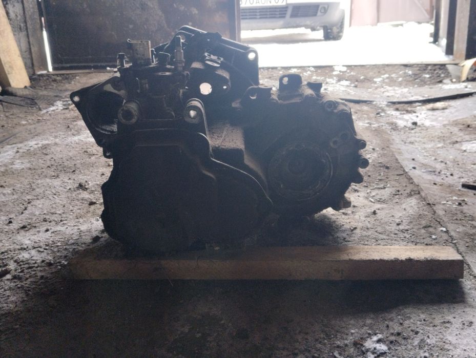 Продам Б/у КПП Пассат б3 на запчасти