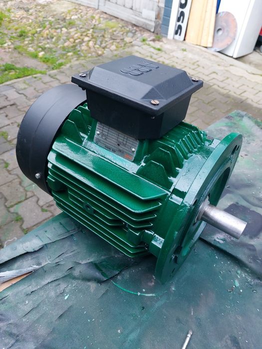 Vând motoare electrice