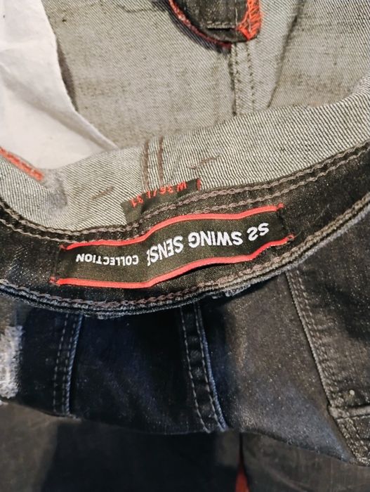 Дънково яке с дънкови гащи.