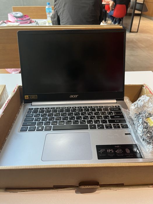 Срочно продается ноутбук aser с коробкой