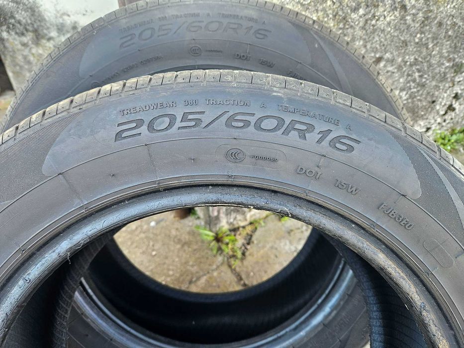 Vand 2 anvelope de vara+ roata de rezerva