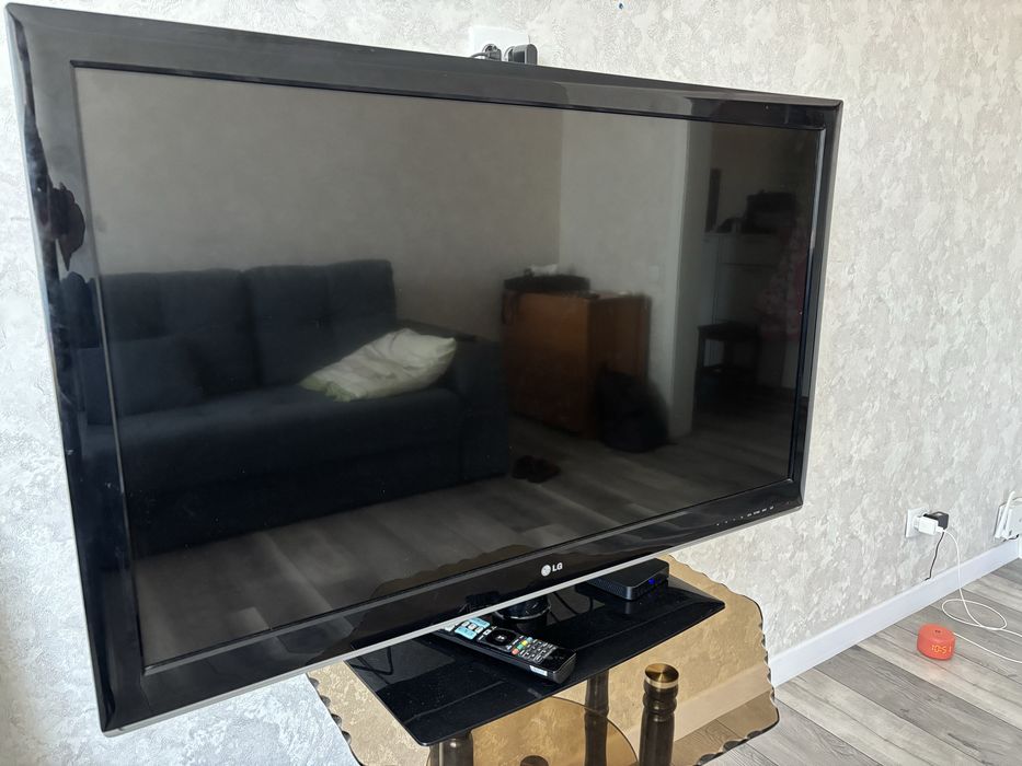 Продам телевизор LG 120д (не смарт)