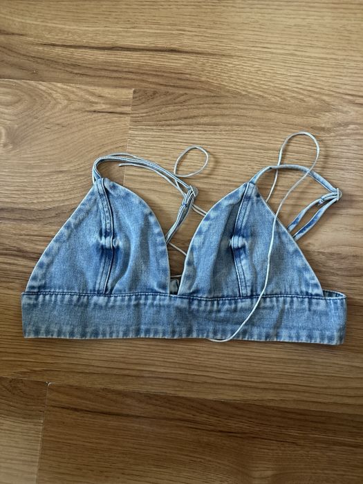 Бюстиета в различен цвят