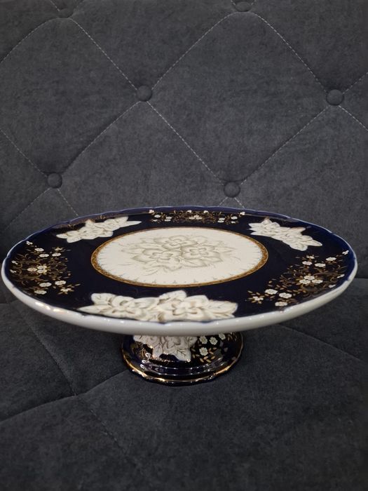 Продаётся посуда для кухни,салатница,тортница,фруктница.Всё в идиале.