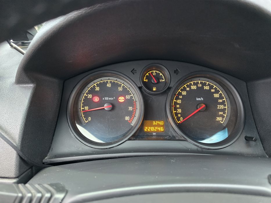 Vand Opel Astra H Sedan 1.6 benzina 116 hp An 2011