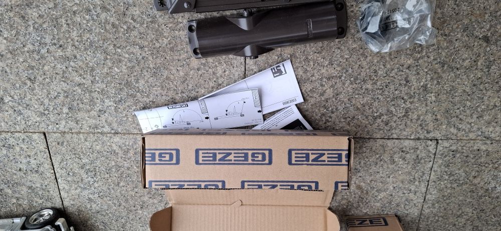 Vand amortizoare usa Geze