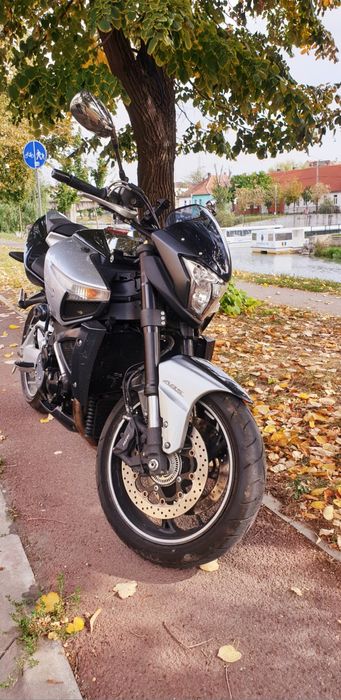 Motocicleta Suzuki BKing ABS