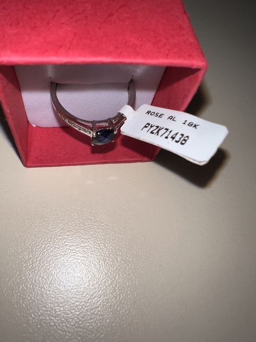 Золотое кольцо с бриллиантами и сапфиром