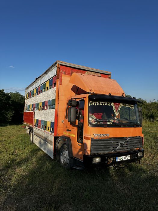 Camion apicol Volvo