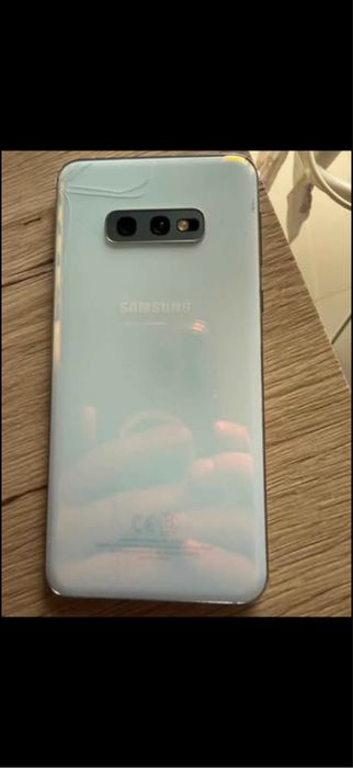 Samsung S10 128 GB cu 6 GB Ram fara bourne ecran fisurat spate in poza