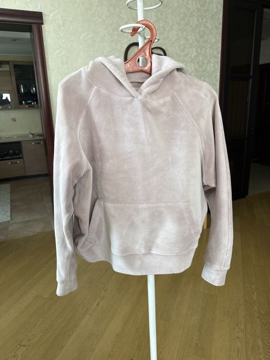 Продам 2 спортивных костюма