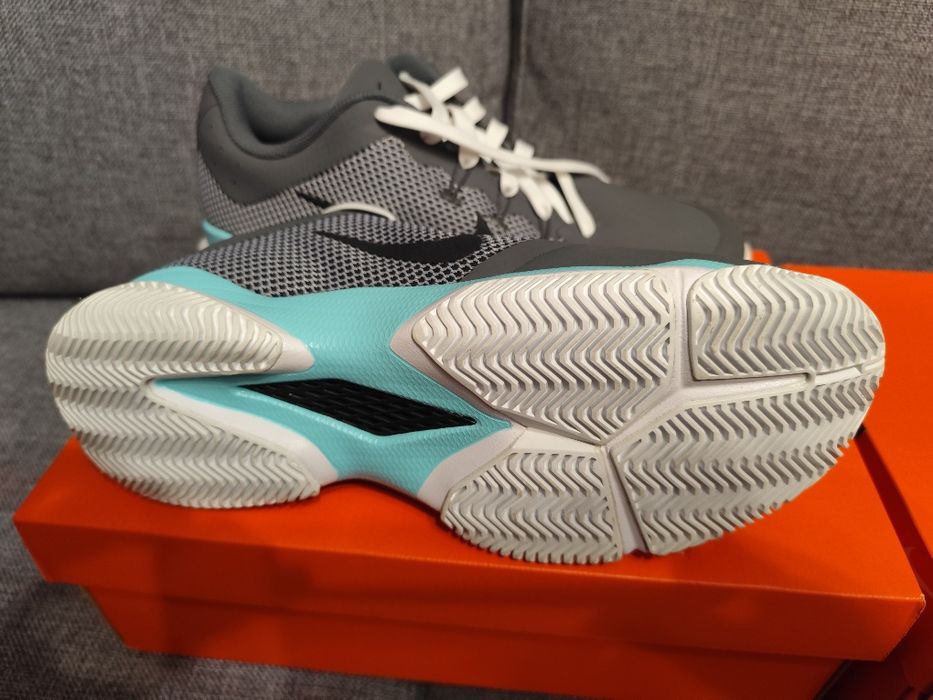 Мартонки Nike legend essential 2 и Air Zoom