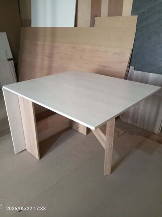 Продам стол-книжку и 4 табуретку