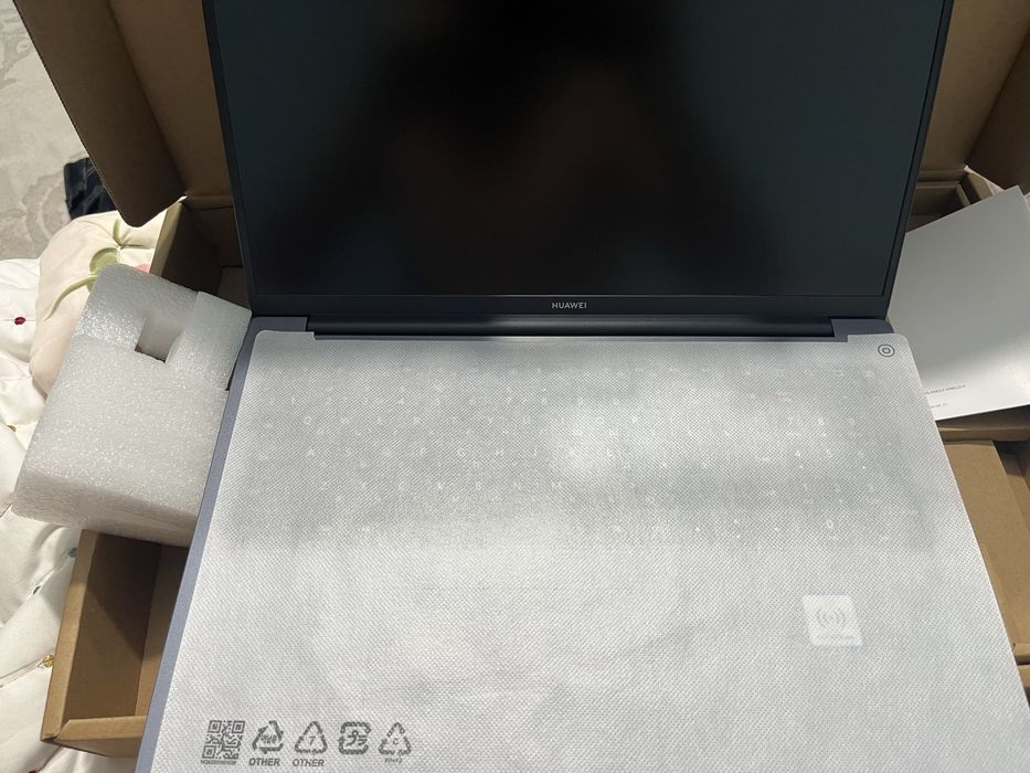 HUAWEI MateBook D 16 (MCLG-X).