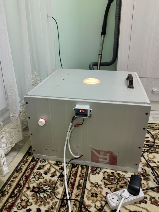 Инкубатор на 100кур яиц,