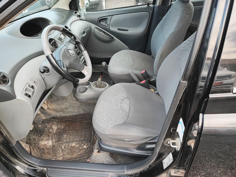 Тойота Ярис 1.3 бензин