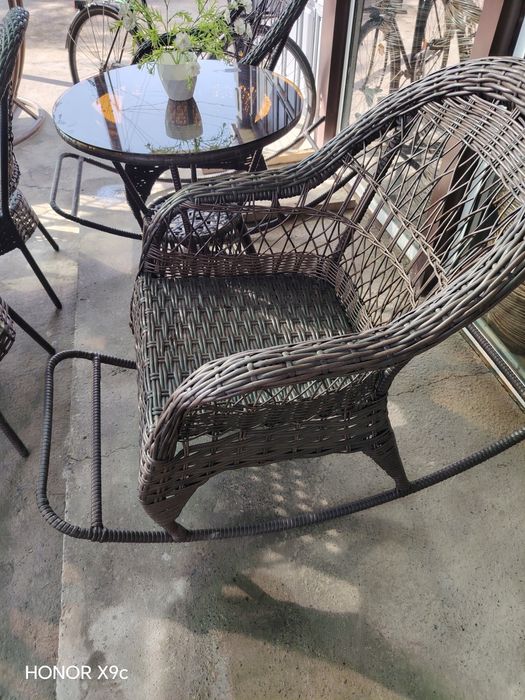 Стол и стул на двоих