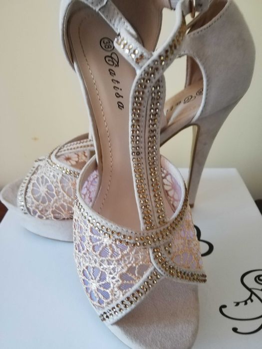 Дамски обувки нови на ток и платформа ,размер 37 и 38