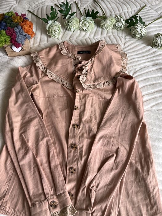 Нежни ризи с акцет дантела