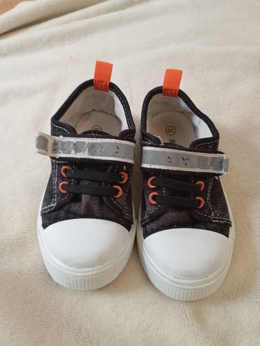 Продам детские кедики