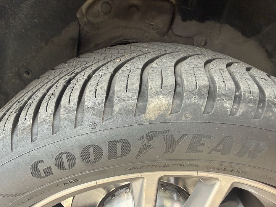 Vand 4 cauciucuri Goodyear Vector 4season 245 50 19 XL