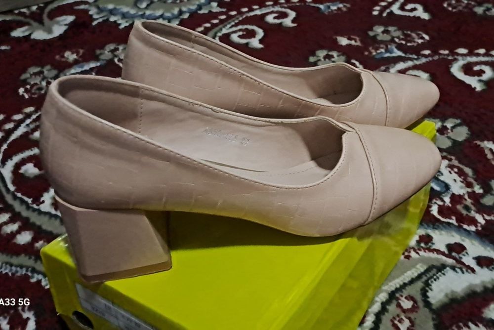 Ayollar tuflisi yangi