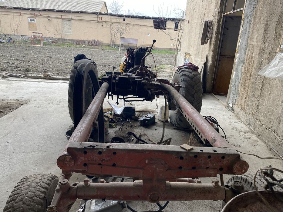 T16traktor sotiladi srochna holati yahshi mator karobka terilgan