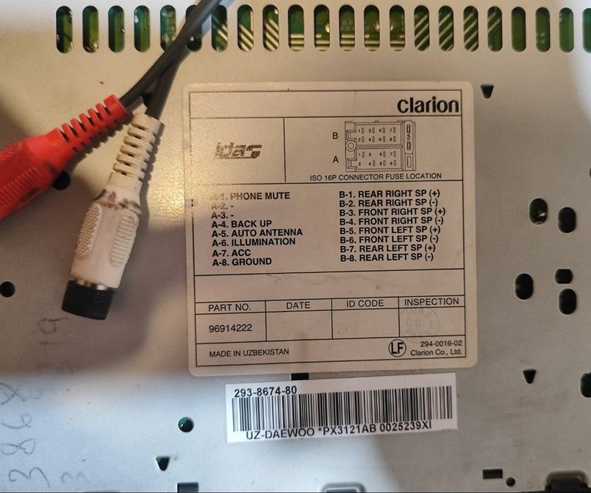 Продам магнитолу мафон Clarion.