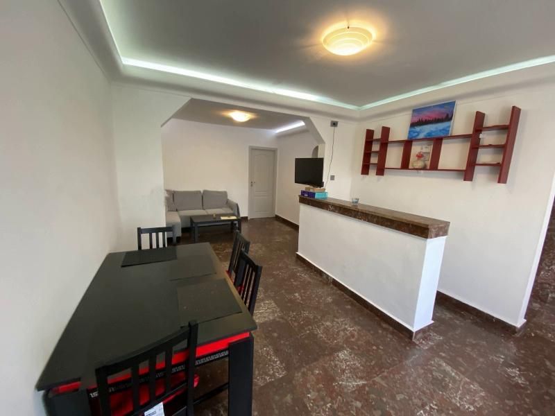 Дава се под наем Четиристаен апартамент в София, Изток - 122 кв.м за 900 € - Снимка #1